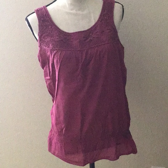 St. John's Bay Tops - MEDIUM St. John’s Bay Berry Sleeveless Top